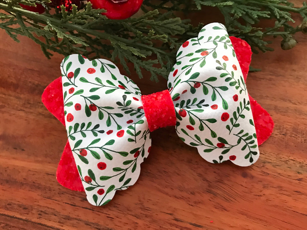 Holly & Berries scalloped pinch bow